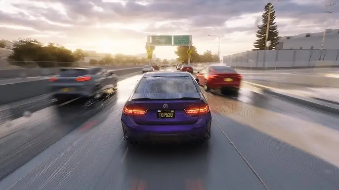 Sportive qui slalome sur autoroute au coucher du soleil